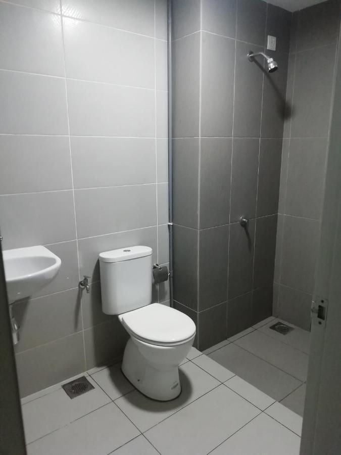Fz Almyra Homestay Kajang Esterno foto