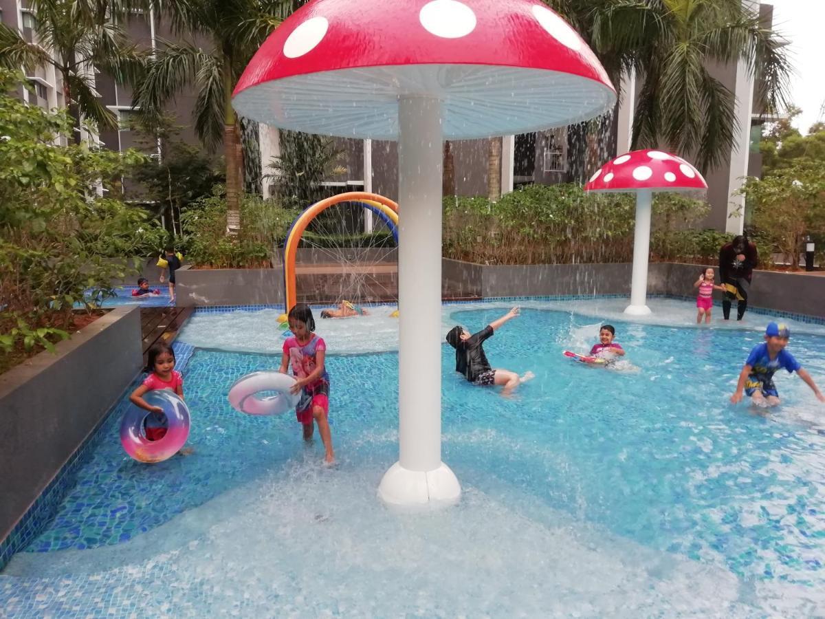 Fz Almyra Homestay Kajang Esterno foto