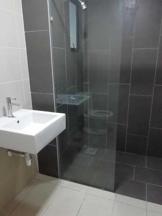 Fz Almyra Homestay Kajang Esterno foto