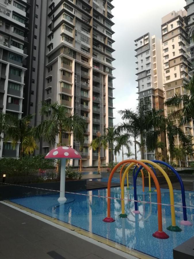 Fz Almyra Homestay Kajang Esterno foto